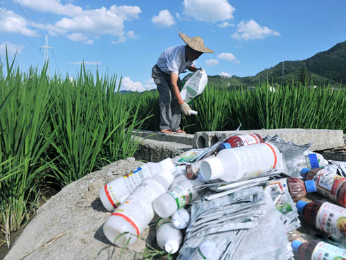 安徽農(nóng)村開展有毒有害垃圾回收工作，成果喜人